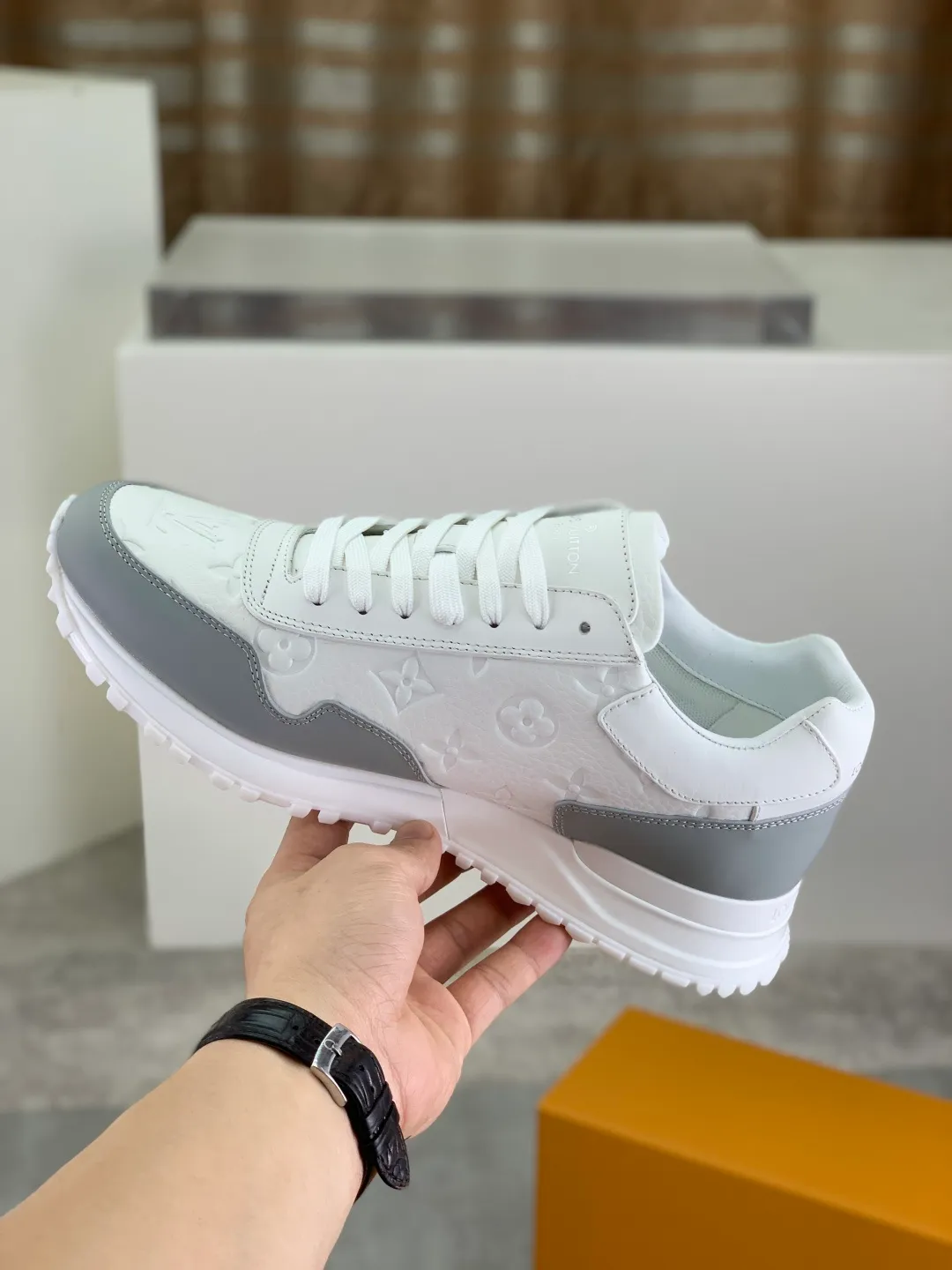 Men's men's shoes 💰P680 new style 💶[LOUIS VUITTON] (original order) new style 🍀LV Louis Vuitton * - top version of LV classic trendy shoes! Made of imported original cowhide and water-dyed cowhide lining. The latest original wear-resistant rubber combination outsole! High quality products! Multiple colors available, code number: 38-44 (45 46 customized)